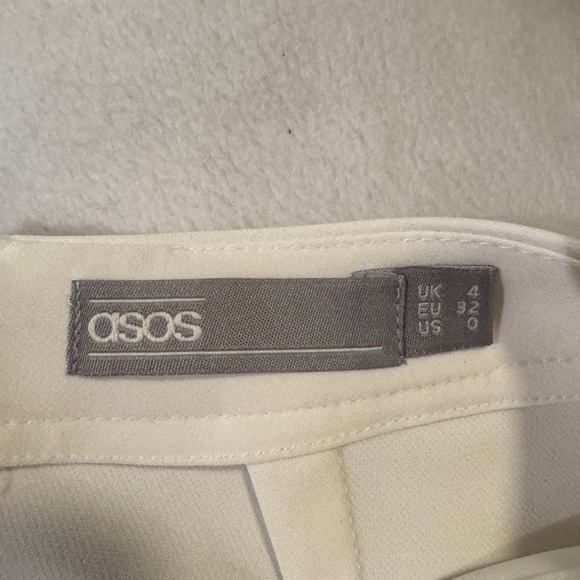 Oisos Cream Skirt with Ruffle Pockets - Picture 3 of 6